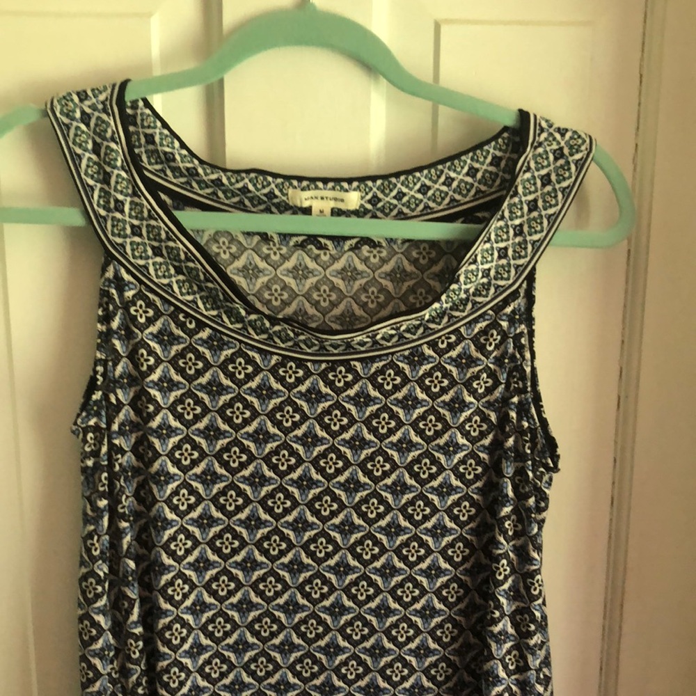 Sleeveless top by Max Studio size Medium